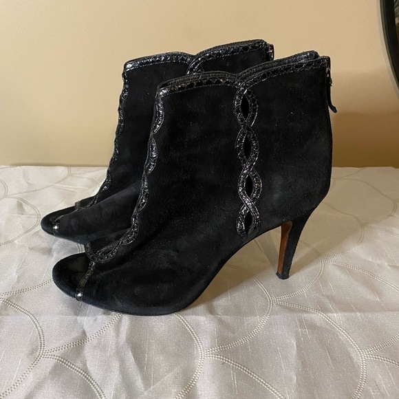 Ellie Tahari Suede Peep Toe Stiletto Heel - Picture 4 of 13